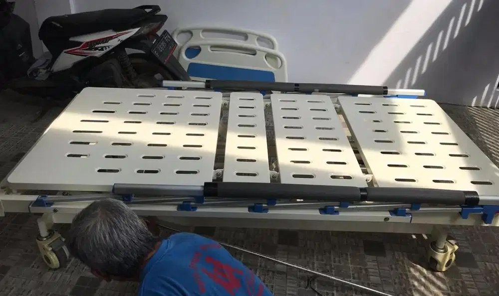 Tempat tidur pasien. Use good. Jual & bisa sewa.