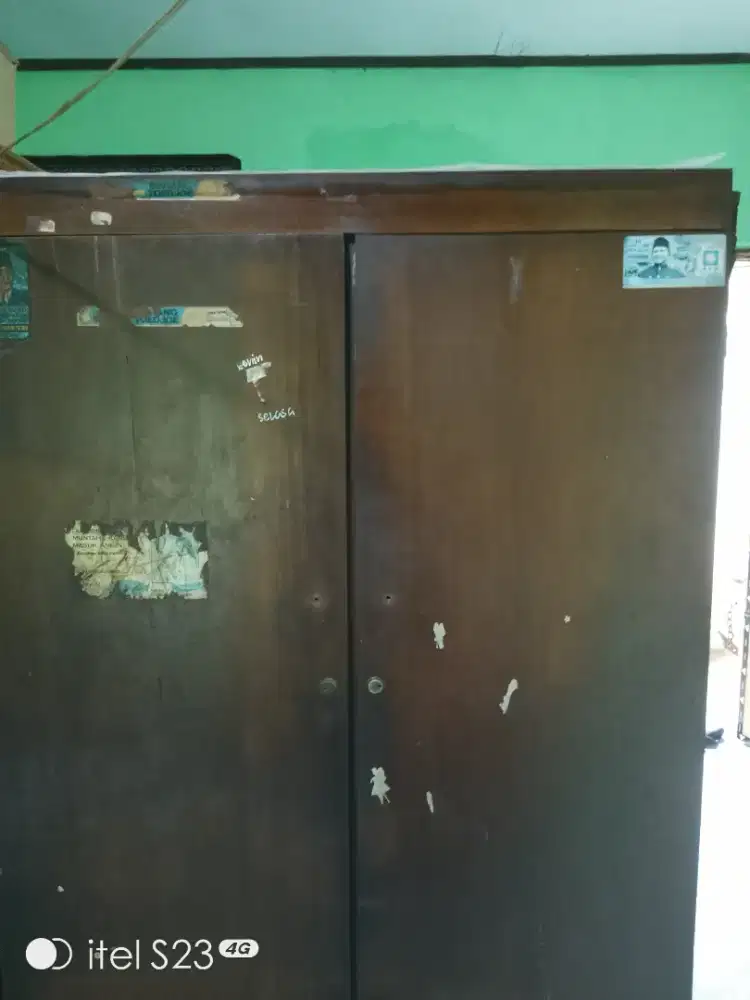 Lemari jati tahun 1985