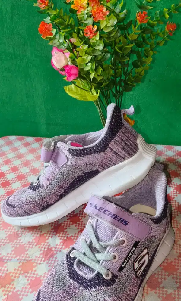 Sepatu skecher sz 35