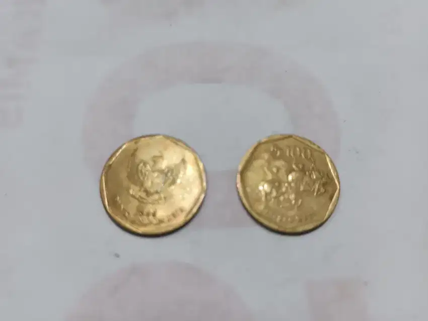 Koin 100 emas karapan sapi