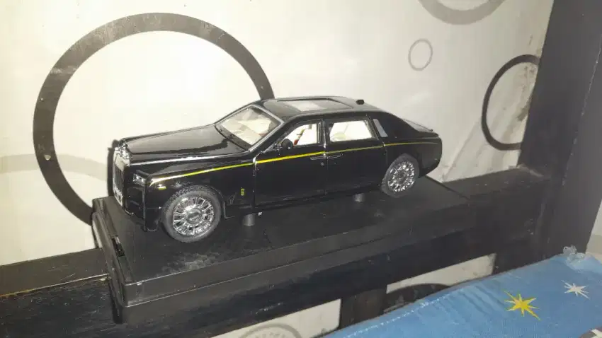 Miniatur pajangan rolls royce