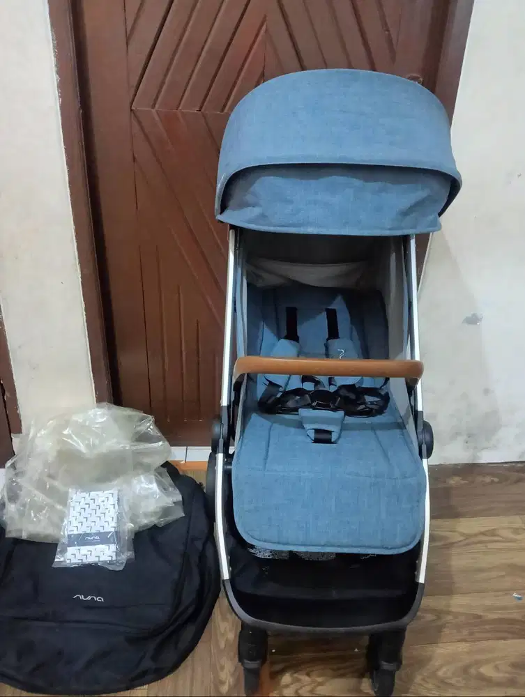 Stroller bayi bekas merk nuna trvl preloved / kereta dorong bayi bekas