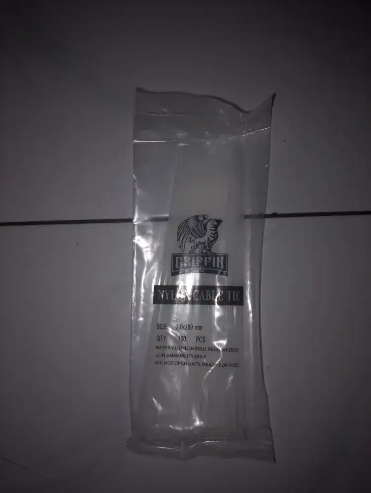 Kabel tis warna putih