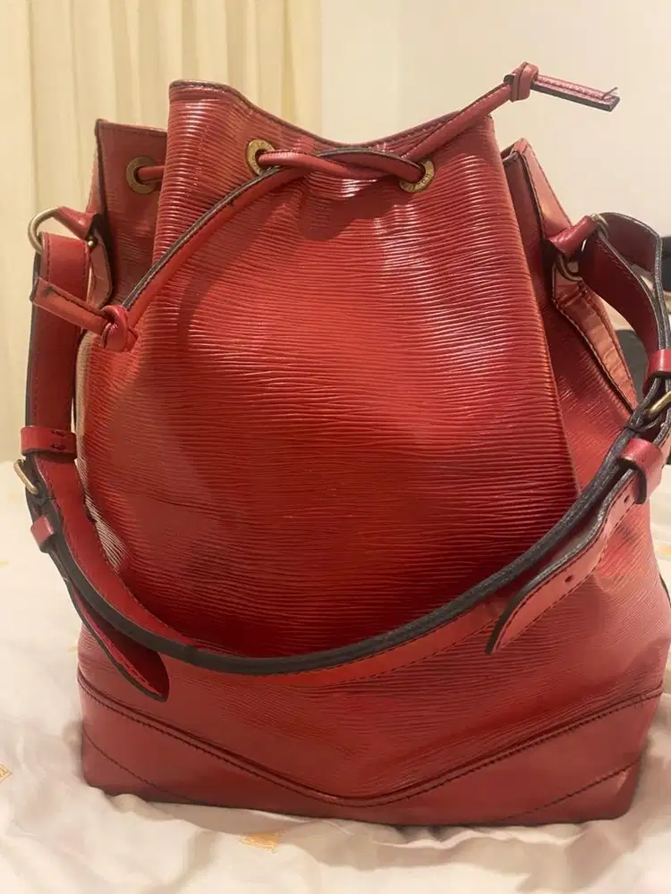LV Epi Noe GM Bucket Bag Authentic