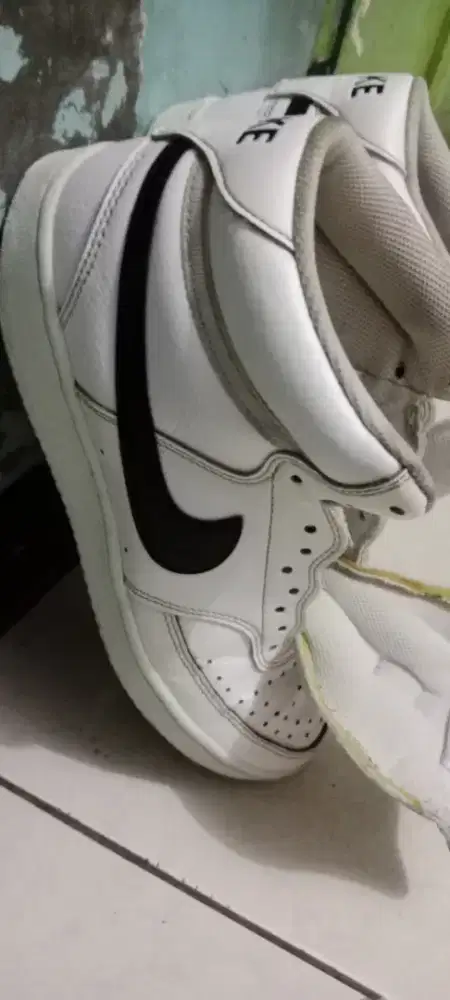 Sepatu pria putih centang Ori