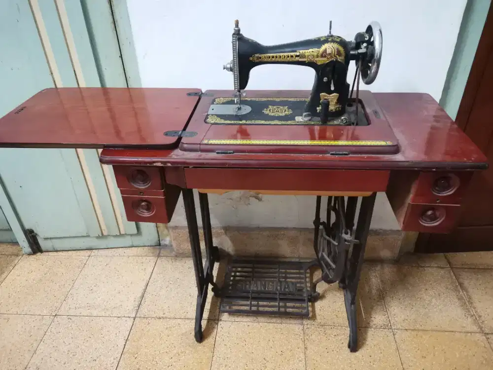 Mesin Jahit Antik Butterfly (1993)