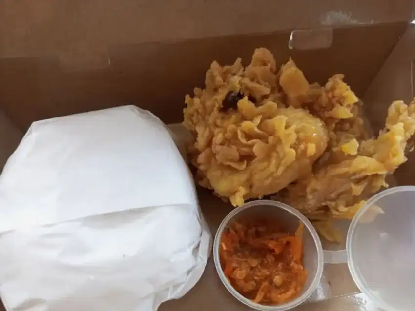 Paket nasi ayam + sambel geprek