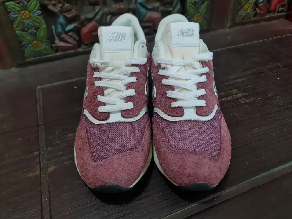 056. Sepatu Pria New Balance 997R Red

Size: 43.5
insole: 275