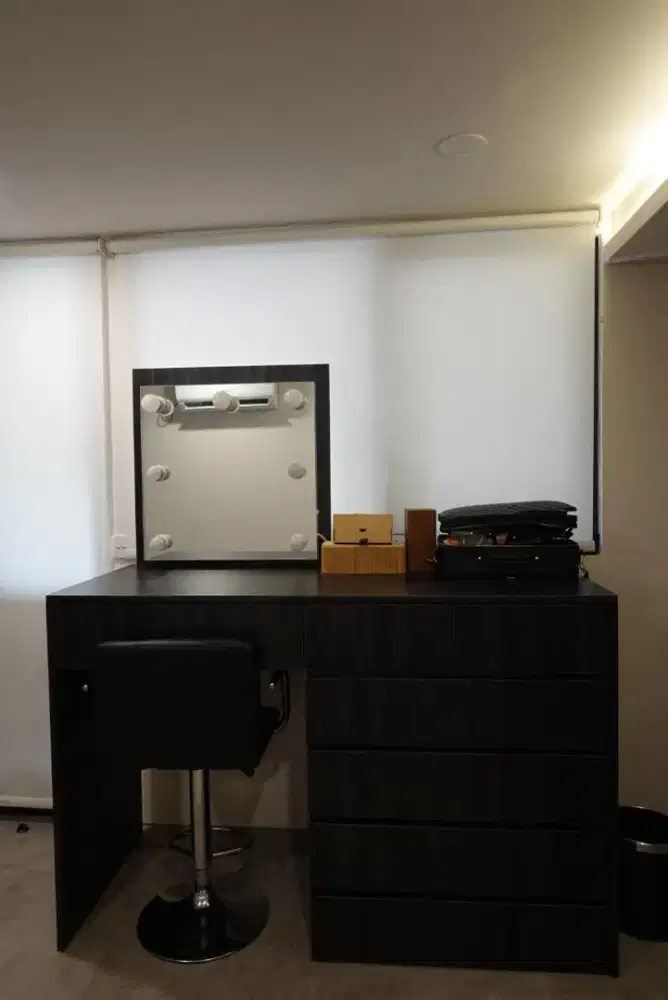 Kabinet Meja Rias Fullset like new.