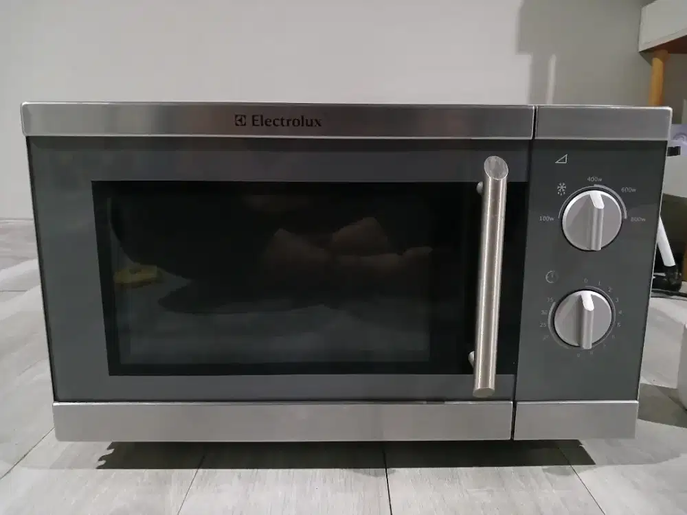 DIJUAL MICROWAVE ELECTROLUX