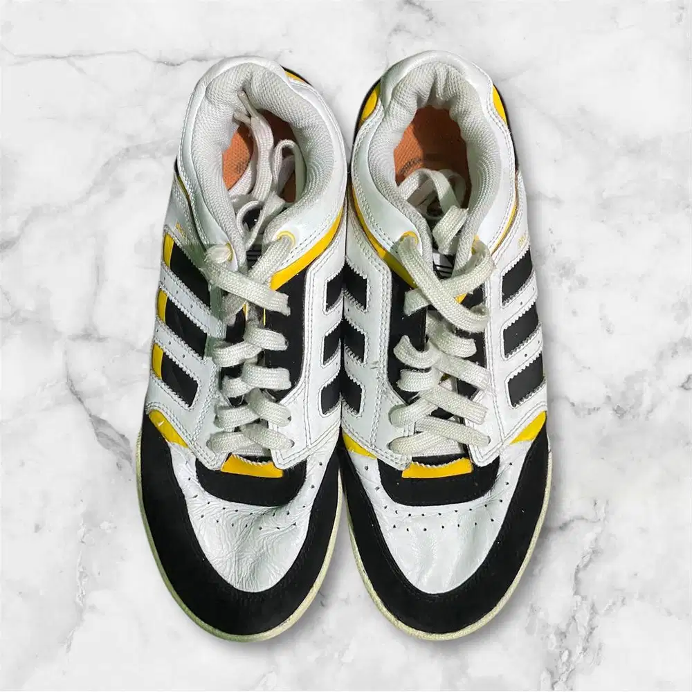 Sepatu Pria Istimewa