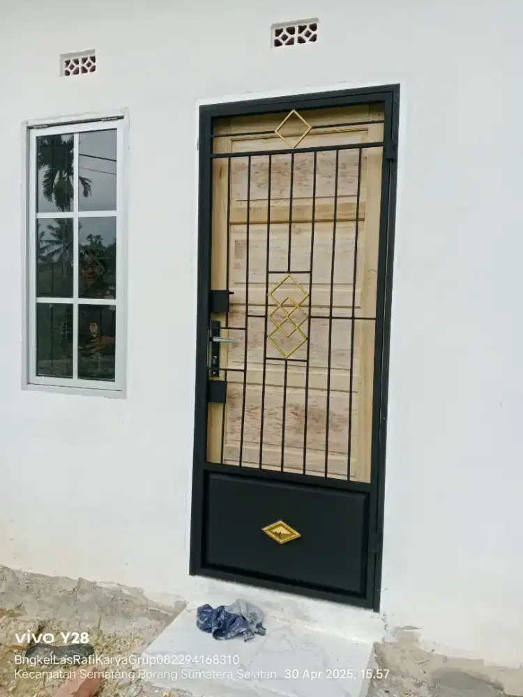 Tralis pintu minimalis