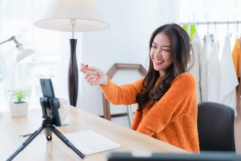 Lowongan Part Time Host Live Streaming
