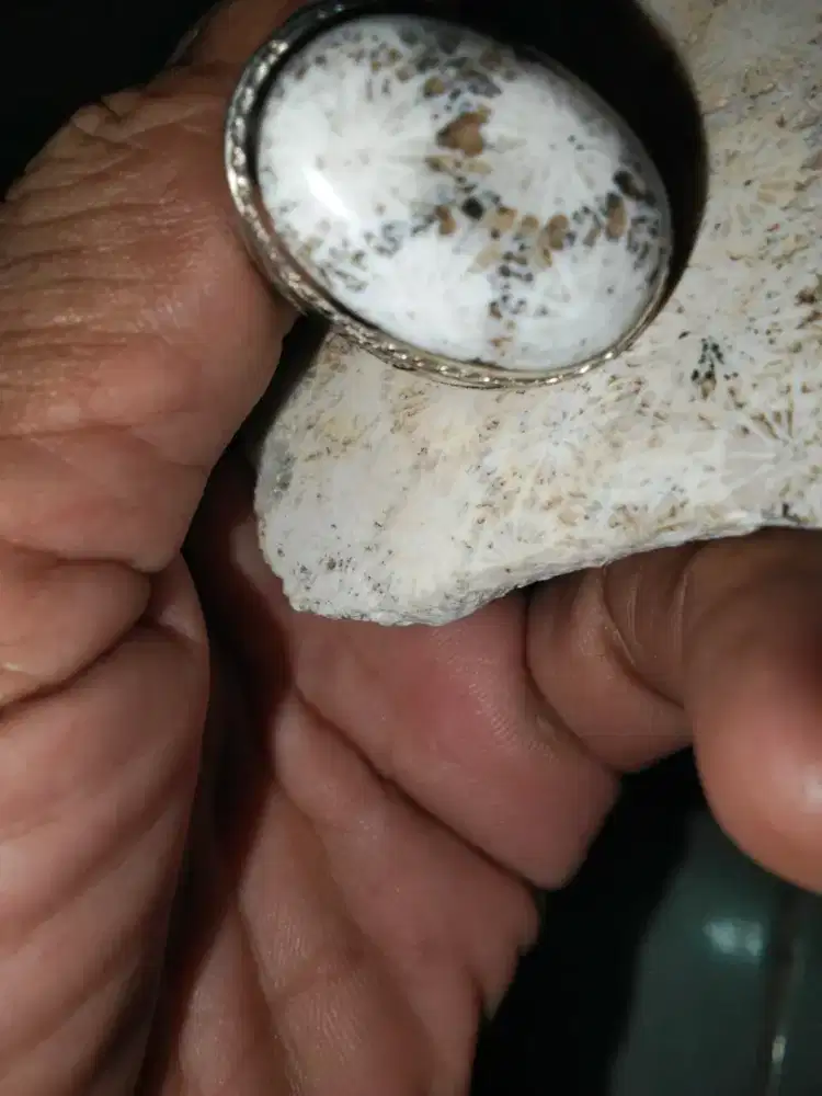 Batu natural Teratai putih