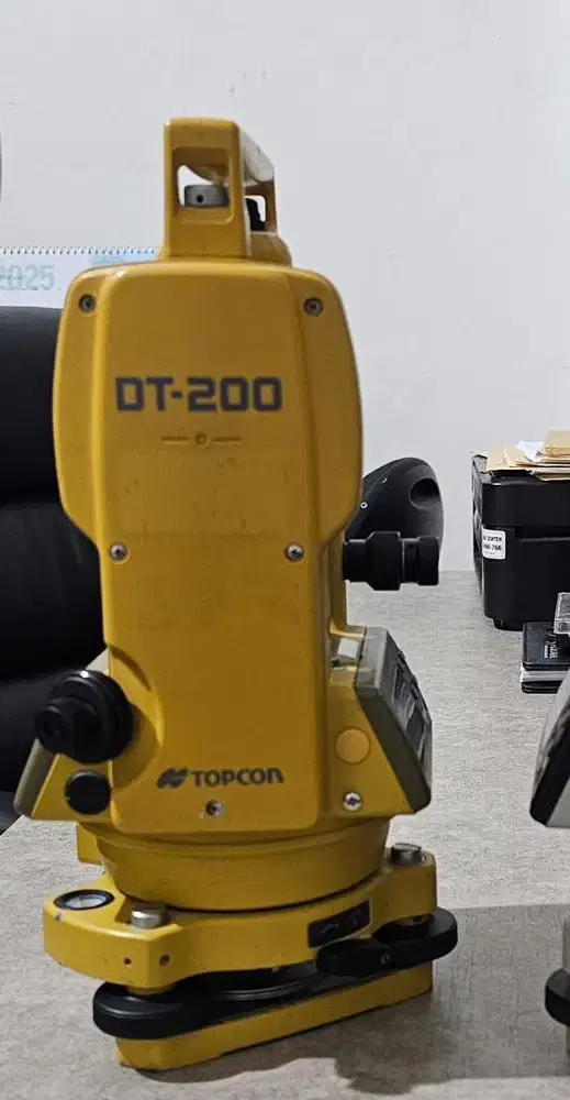 Digital theodolite topcon dt 205