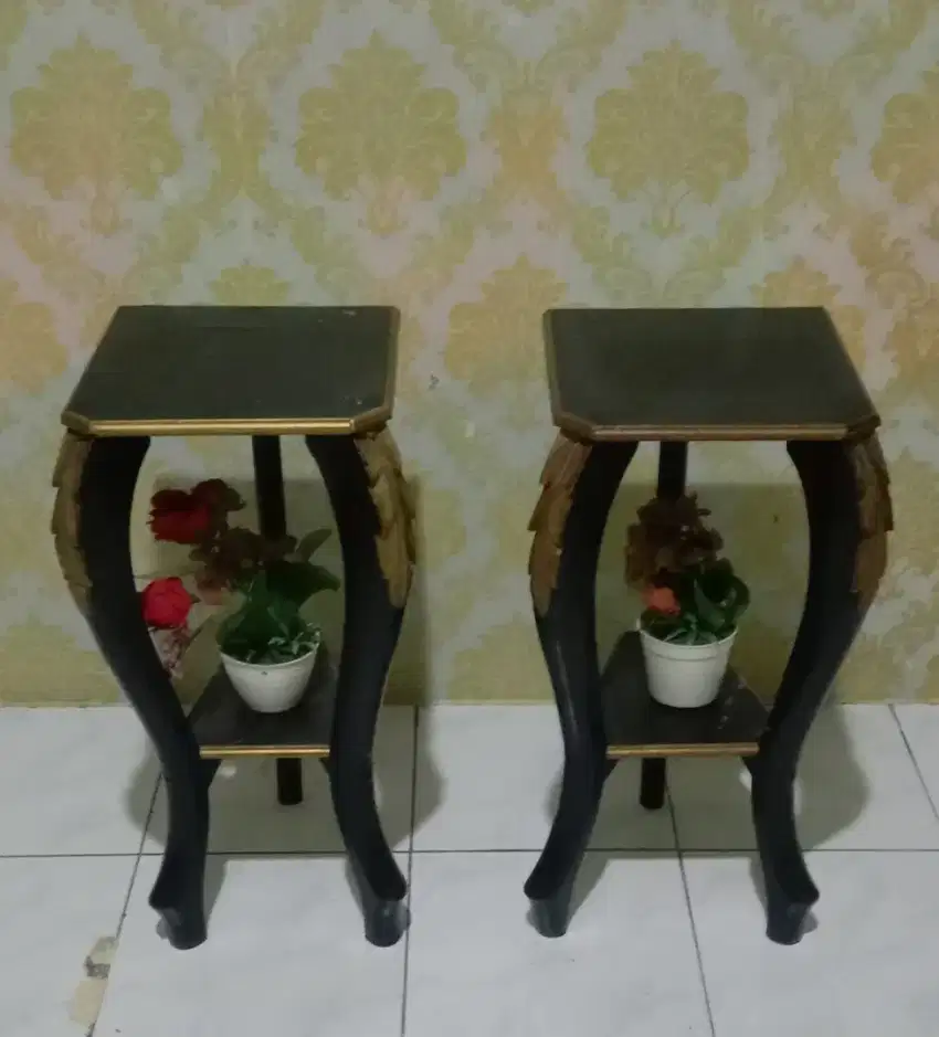 Meja salon aktif
