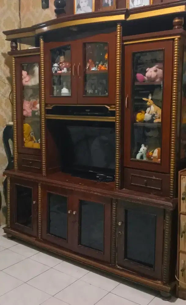 Lemari tv dan pajangan