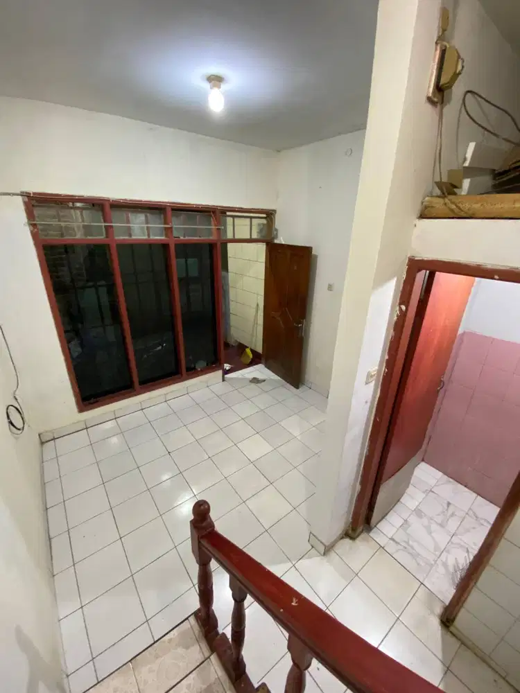 Disewakan rumah 2 lantai di Bojongloa Kaler