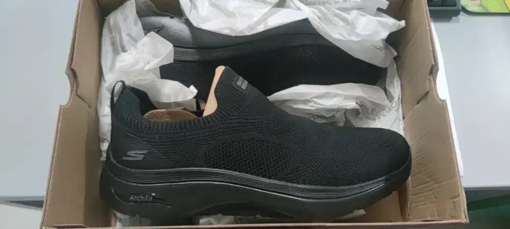 Jual rugi Sepatu baru merek Skechers uk.42