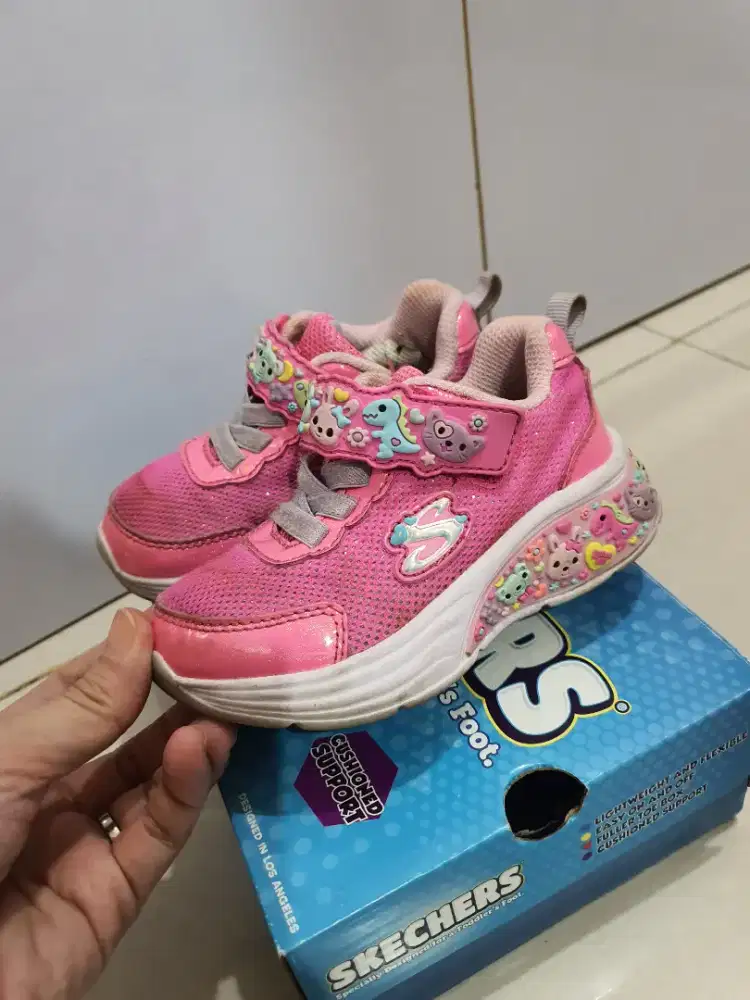 Sepatu anak Skechers ukuran 23