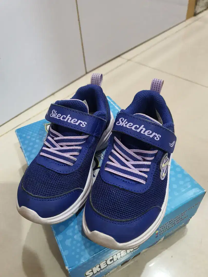 Sepatu anak skechers ukuran 24