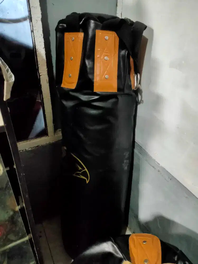 Samsak tinju hawkeye