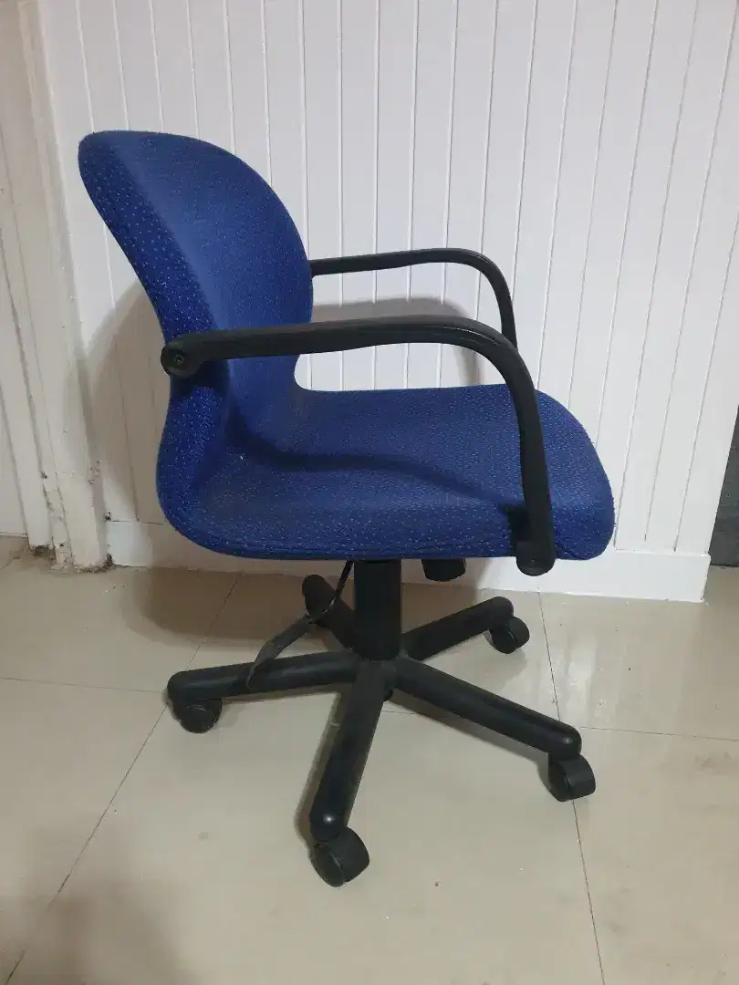 Kursi kantor merk ARCHIGRAMMA