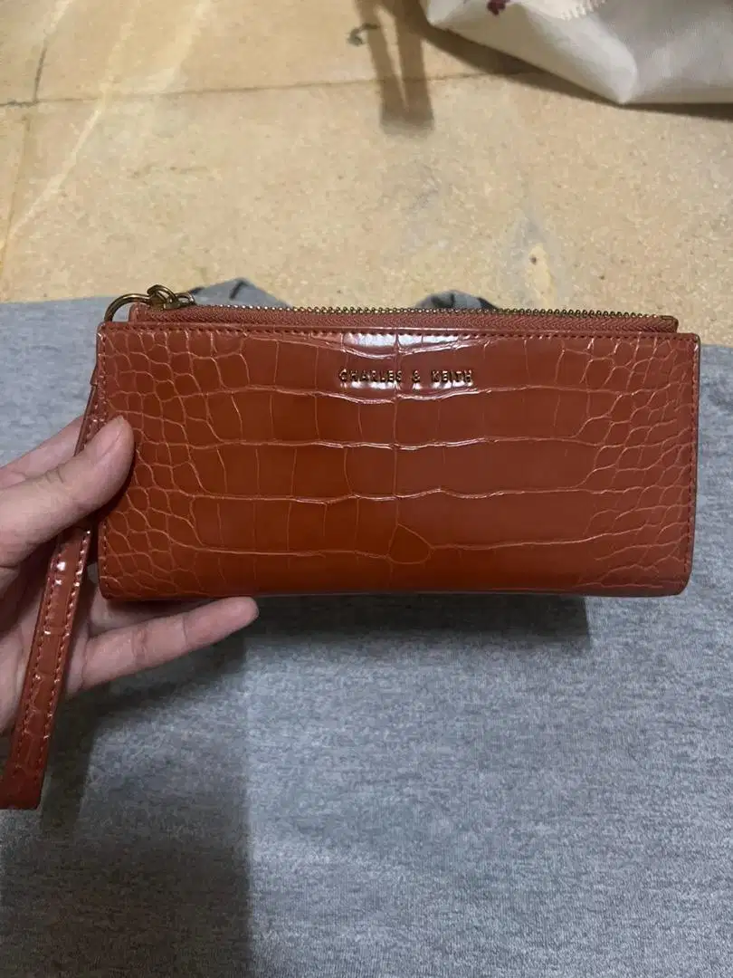 Dompet panjang charles & keith