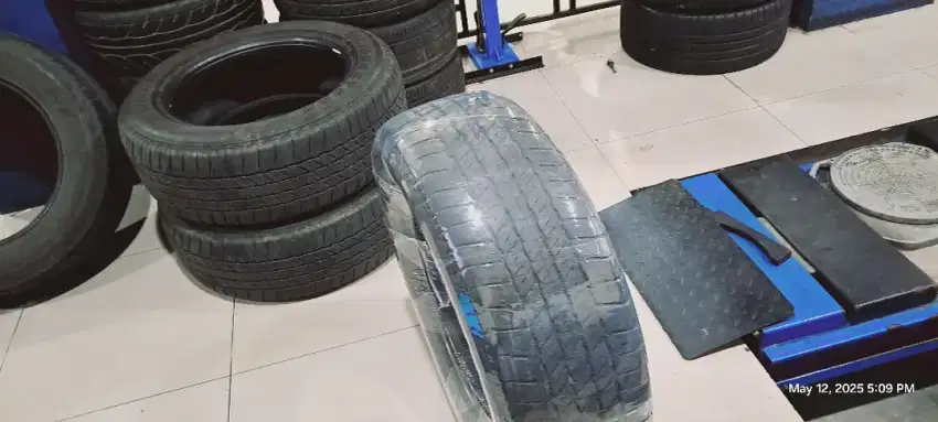 BAN MOBIL BRIDGESTONE DUELER R18 265/60 2 pcs