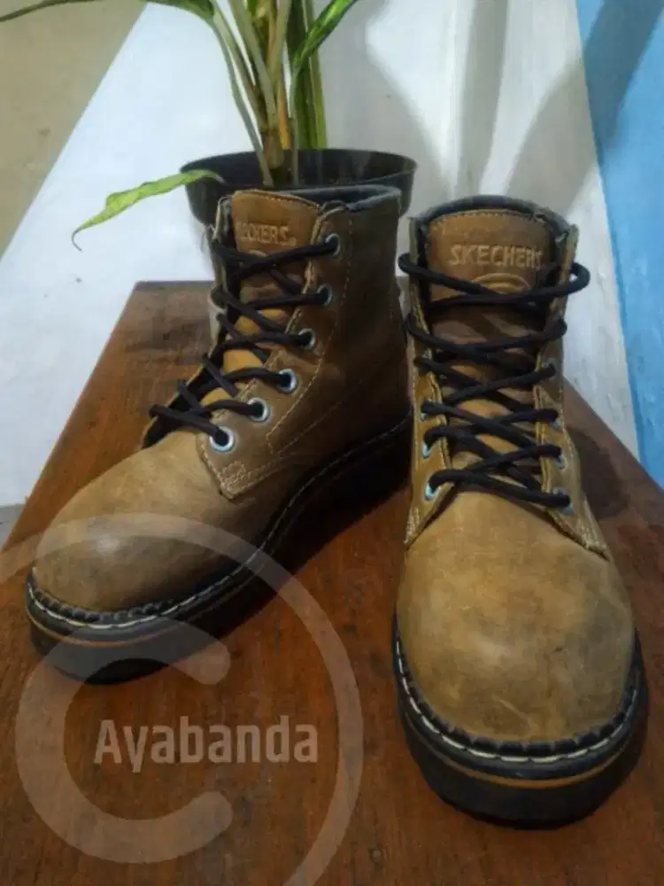 Sepatu Boots Skechers, kondisi 90 %,