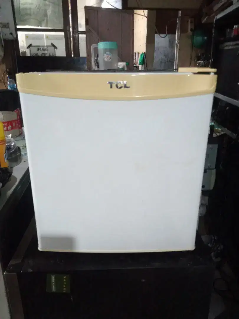 Kulkas mini/portable merk TCL