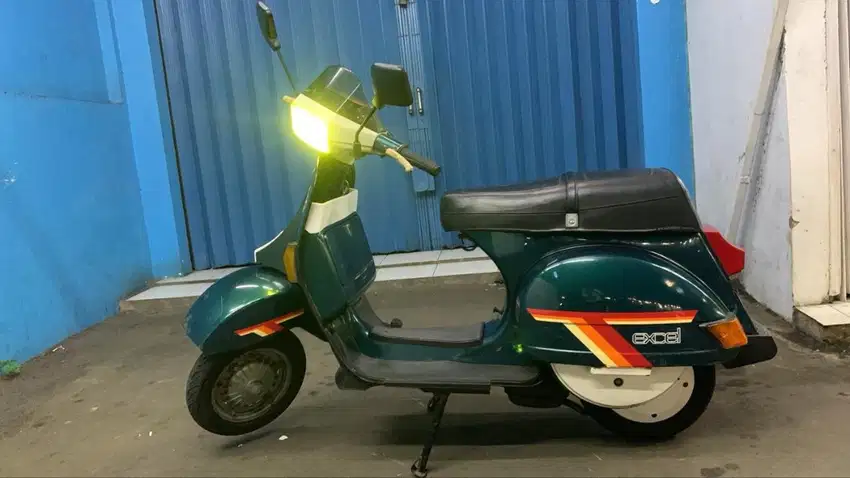 vespa Excel 150 tahun 2002