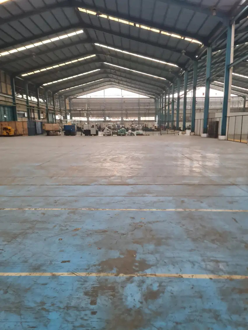 Disewakan Gudang 5800m² + Loading Dock 8 pintu dan ready