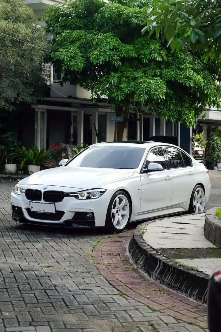 Bmw f30 328i low km