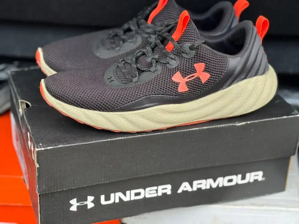 DIJUAL SEPATU UNDER ARMOUR