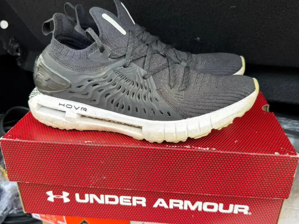 DIJUAL SEPATU UNDER ARMOUR HOVR
