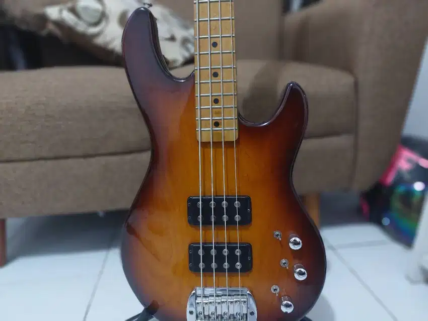 G&L L200 Matching headstock