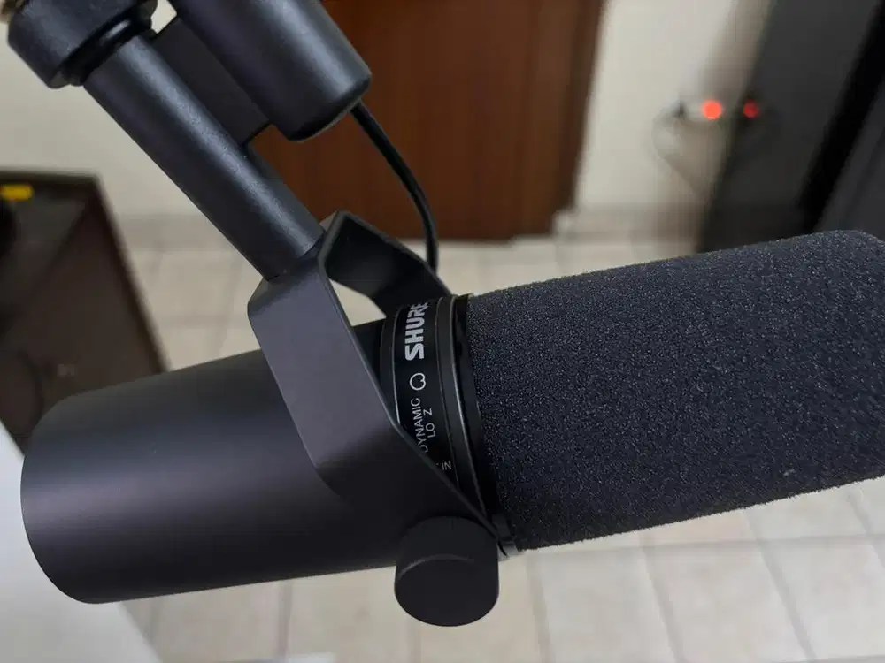 Mic Condenser Shure SM7B untuk streaming dan karaoke