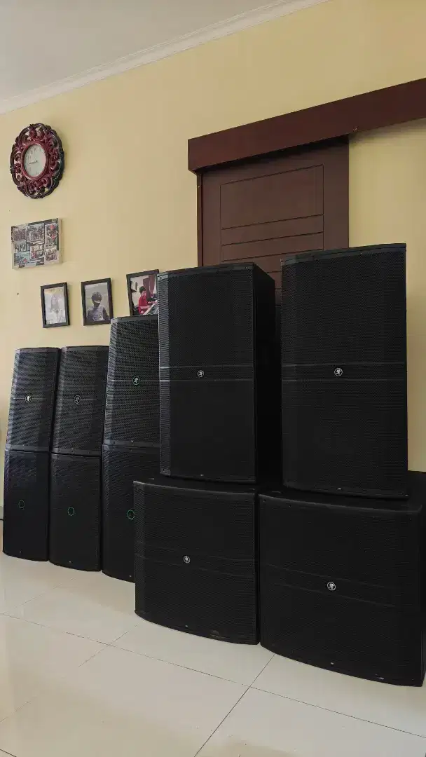 Mackie Speaker Set (Like New)