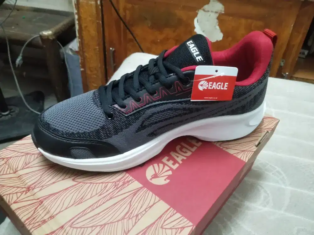 Sepatu baru eagle