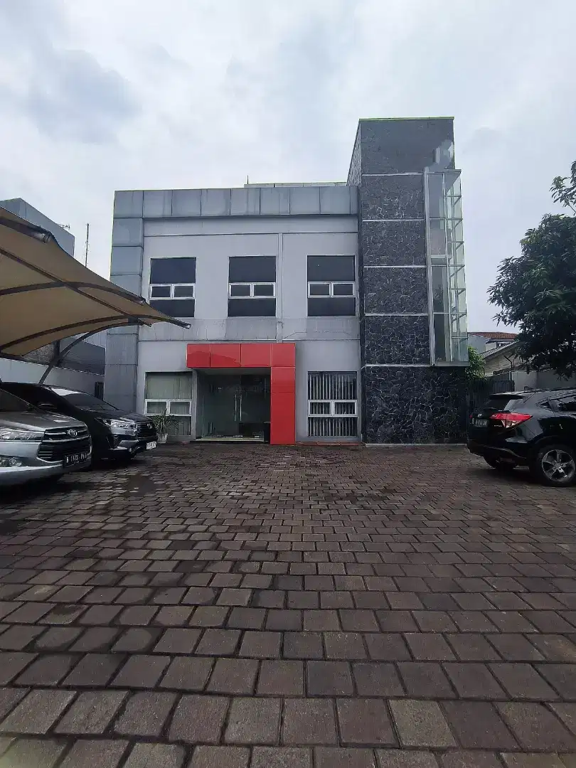 Dijual gedung kantor 3 lantai siap pakai di psr Minggu Jakarta Selatan