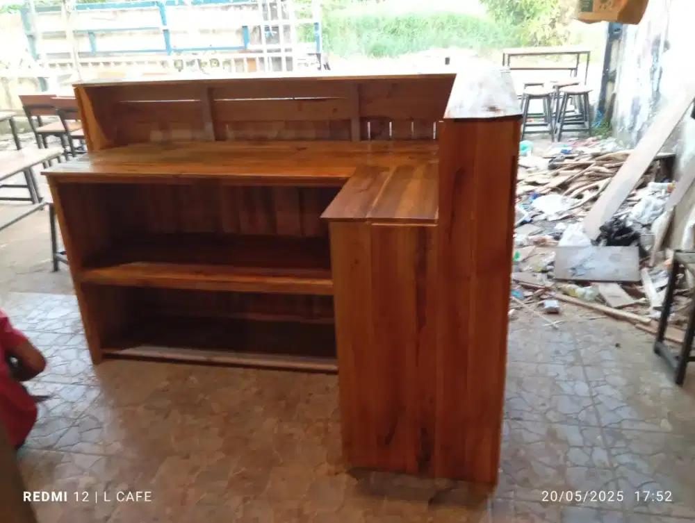 Tempat pembuatan meja cafe ,meja bar ,meja kasir ,meja bulat,meja besi