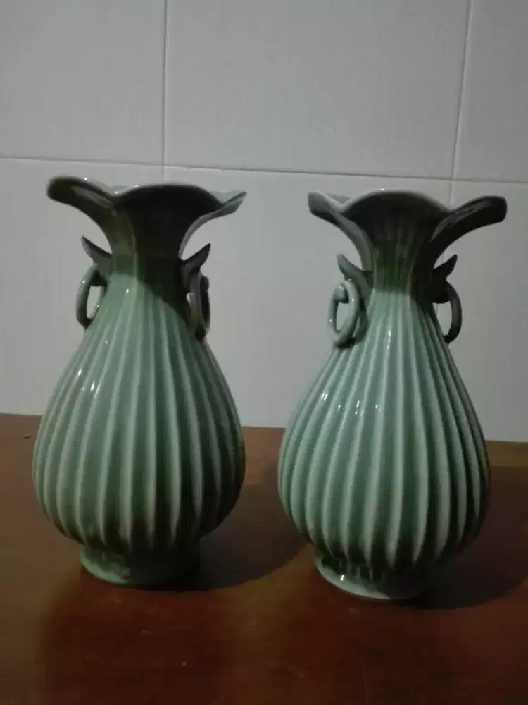 Sepasang Guci China Kuno Seladon Antik.