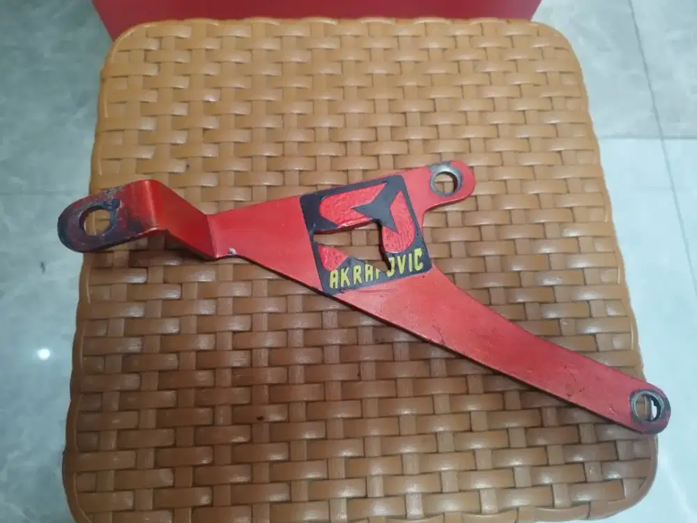 Bracket knalpot Vespa Matic LX