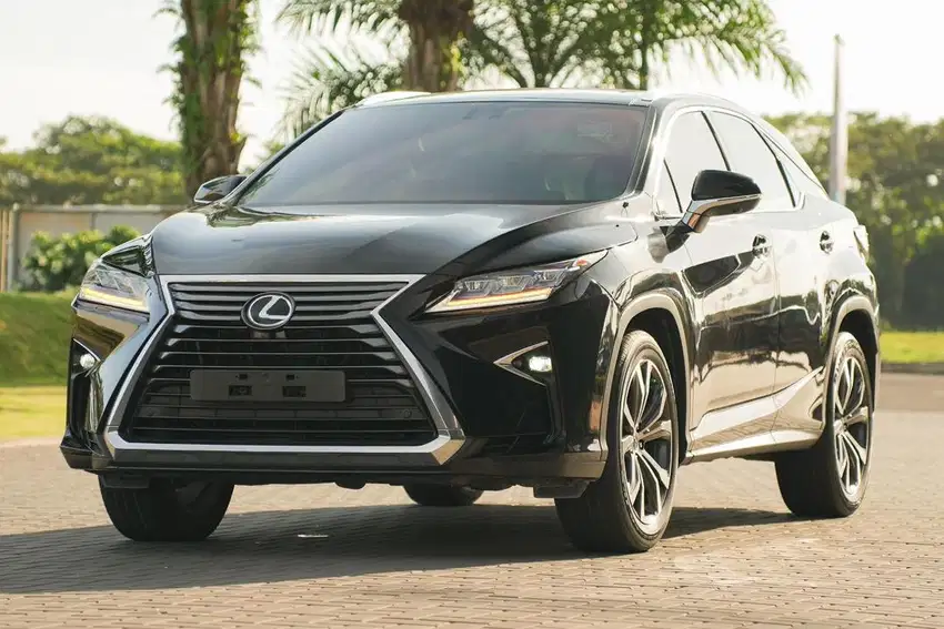 Serba Previlege! Lexus RX200 t Luxury Black 2016 x5 lx570 gls400