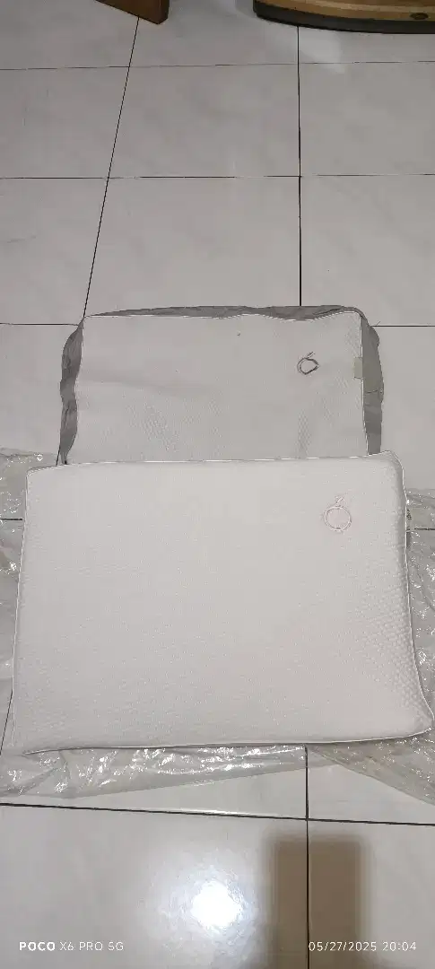 Dooglee wedge pillow / bantal miring baby newborn ( free 1 case)