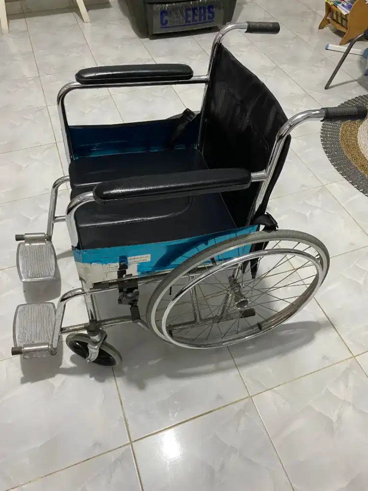 Di jual Kursi Roda dan Alat Bantu Jalan