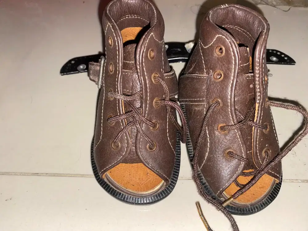 Sepatu CTEV Dennis brown