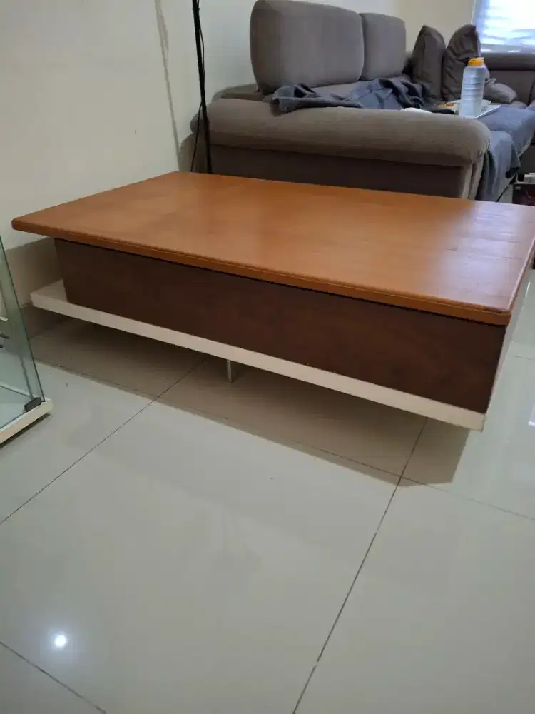 Celline coffee table