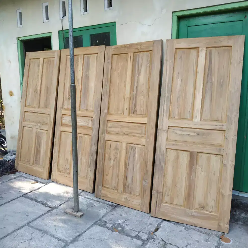 Pintu kamar kayu jatii
